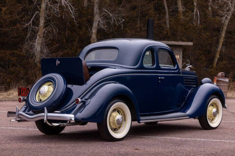1935 Ford Deluxe