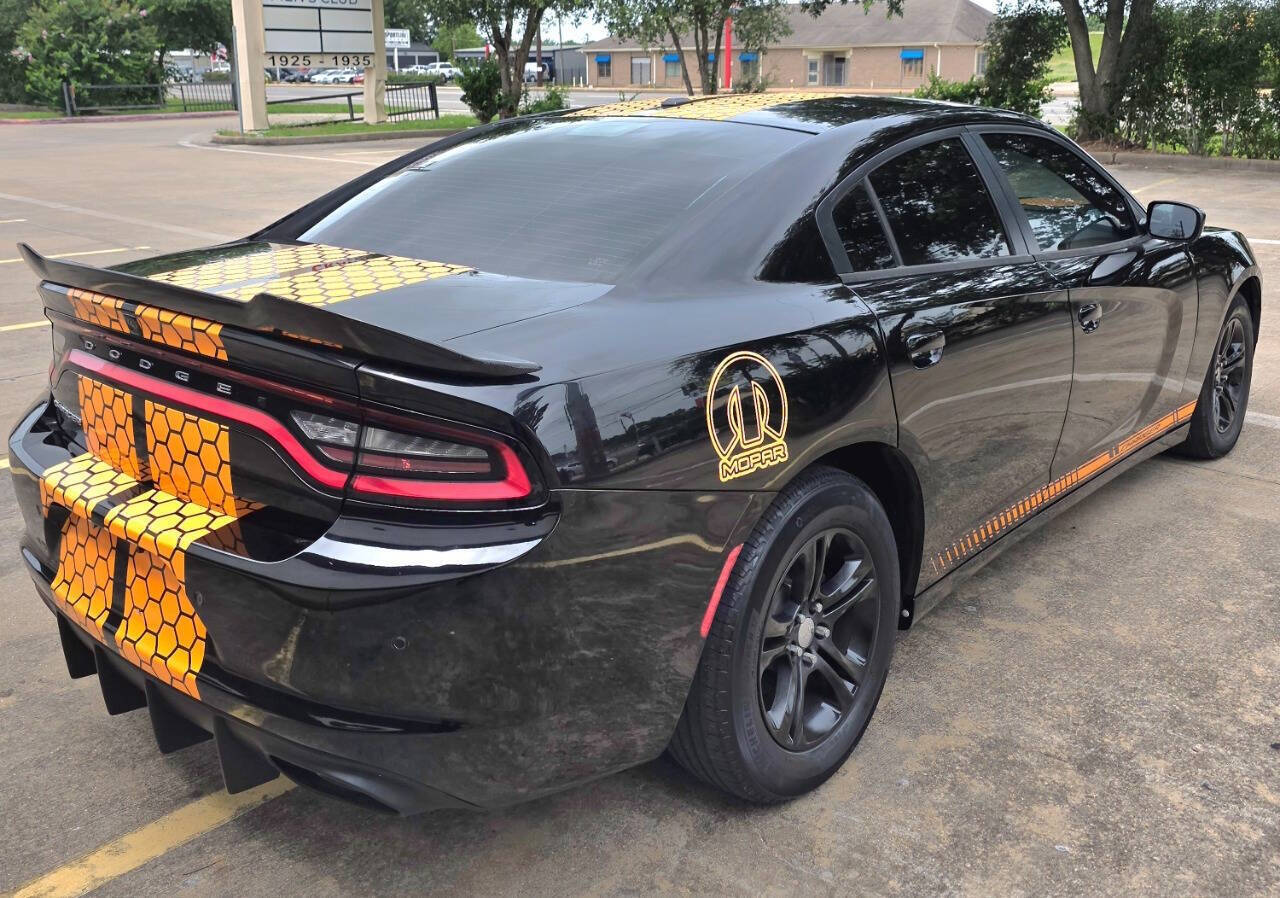 2018 Dodge Charger SXT 4dr Sedan - Black exterior view 5