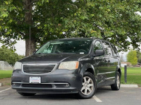 2012 Chrysler Town and Country Touring