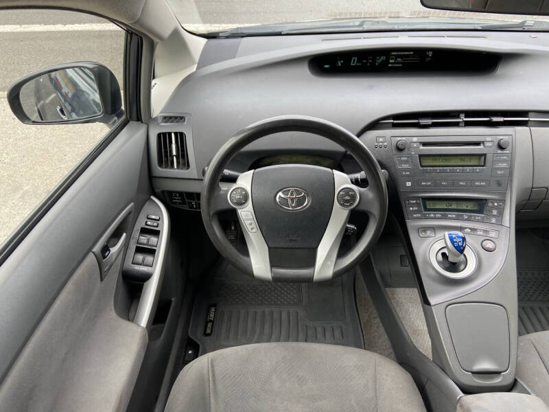 2010 Toyota Prius III