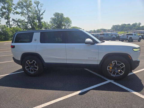 2023 Rivian R1S Adventure