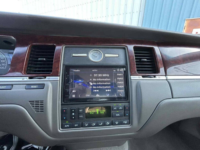 2004 Lincoln Town Car Ultimate L