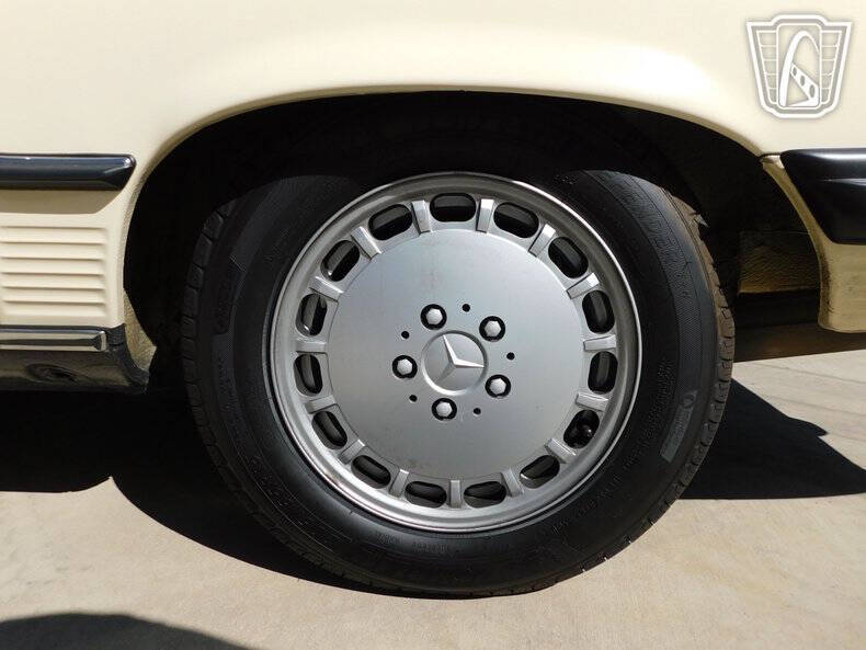 1987 Mercedes-Benz 560-Class 560 SL