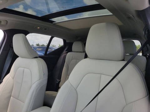 2026 Volvo XC40 B5 Ultra