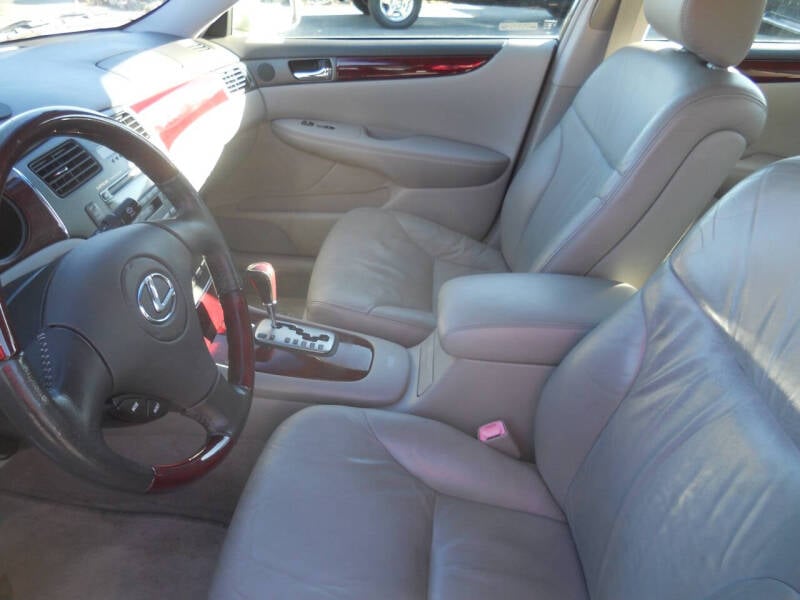 2004 Lexus ES 330 photo 21