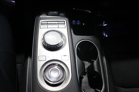 2023 Genesis GV70 2.5T Standard