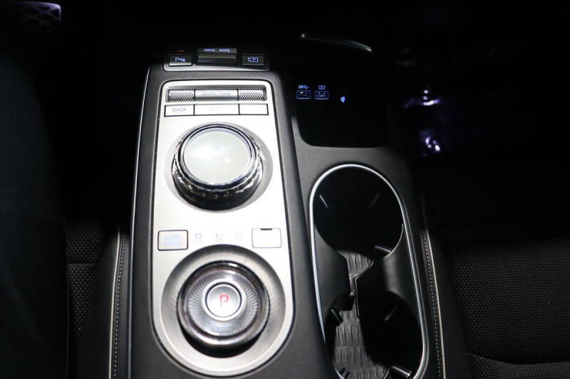2023 Genesis GV70 2.5T Standard