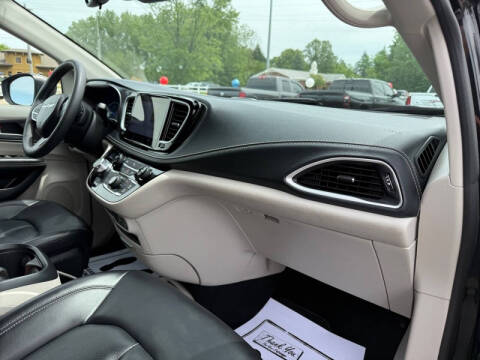 2023 Chrysler Pacifica Plug-In Hybrid Touring L