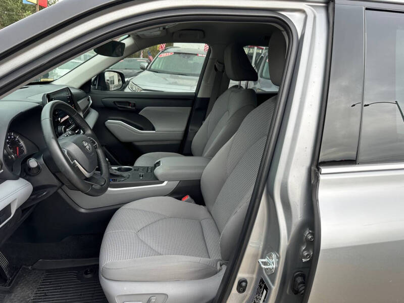 2022 Toyota Highlander LE