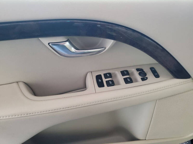 2016 Volvo XC70 T5 Drive-E Platinum