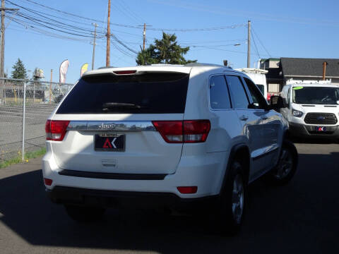 2011 Jeep Grand Cherokee Laredo X