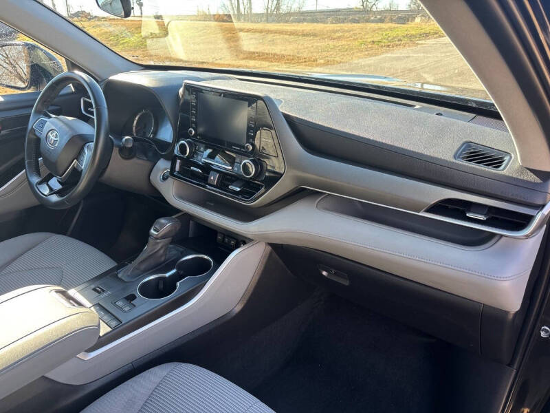 2021 Toyota Highlander LE