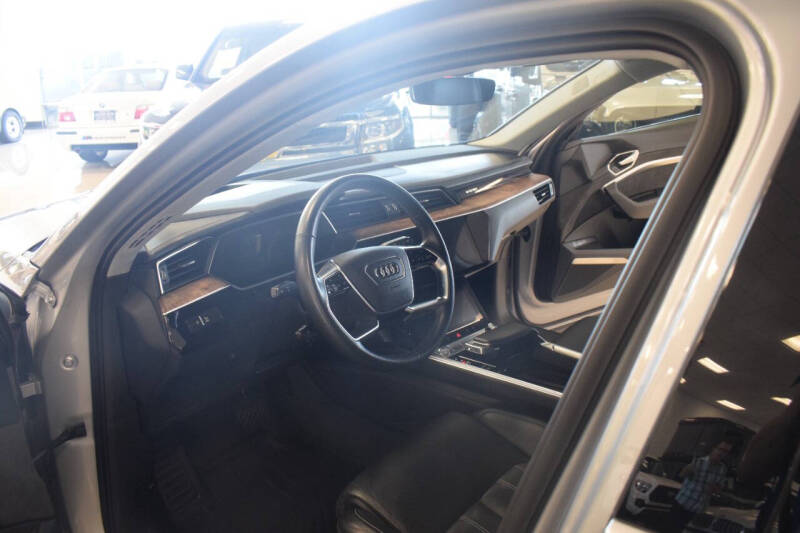 2019 Audi e-tron quattro Prestige