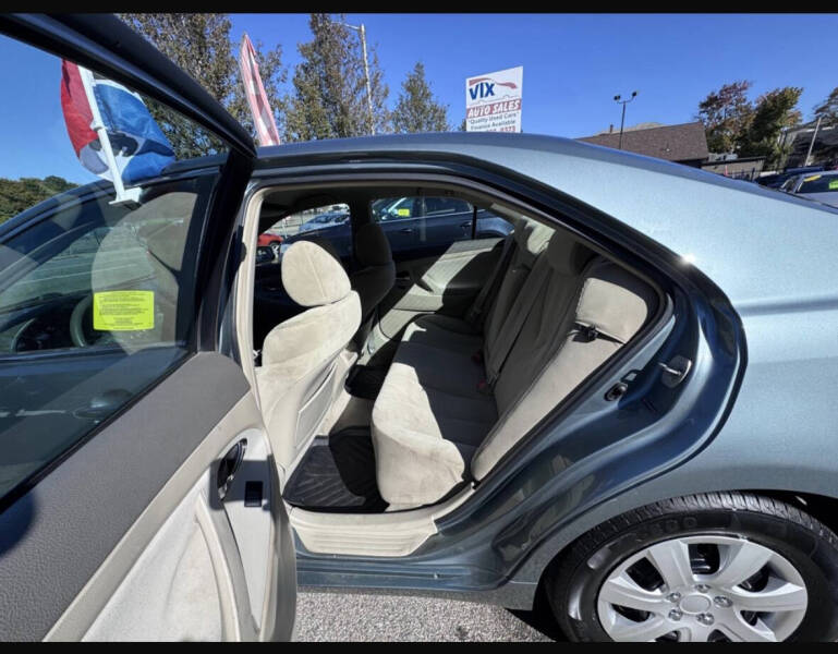 2009 Toyota Camry LE photo 10