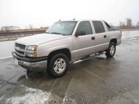 2004 Chevrolet Avalanche for sale at BEST CAR MARKET INC in Mc Lean IL