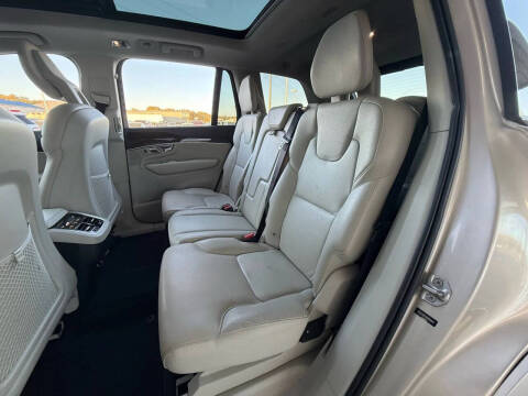 2016 Volvo XC90 T6 Momentum