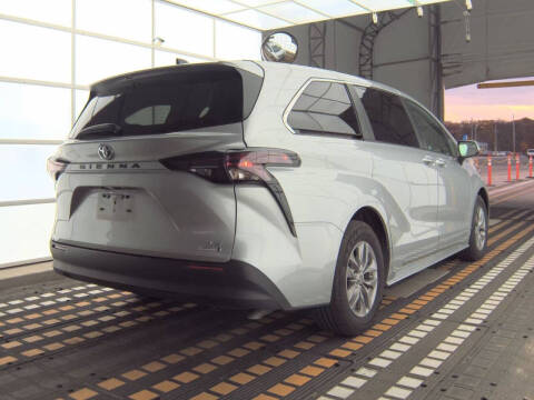 2024 Toyota Sienna LE 8-Passenger