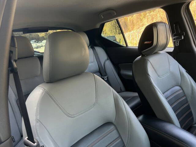 2021 Nissan Kicks SR