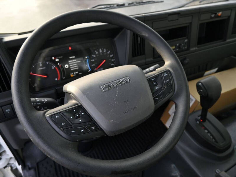 2025 Isuzu NPR-HD