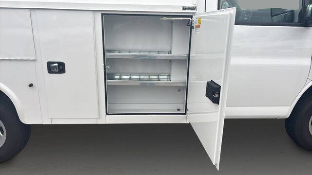 2025 Chevrolet Express 3500