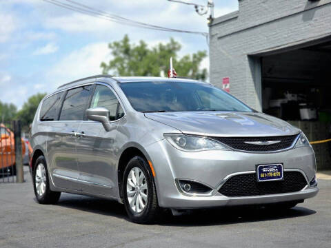 2017 Chrysler Pacifica Touring-L