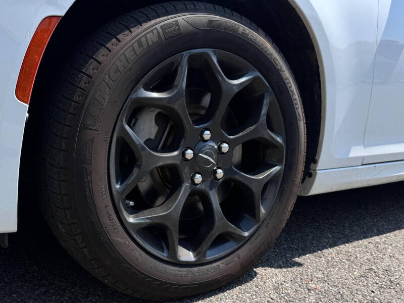 2022 Chrysler 300 Touring L