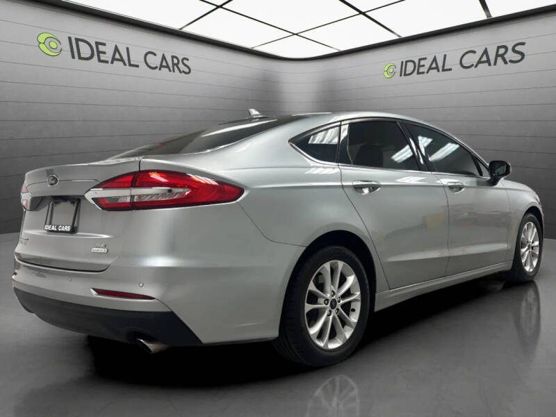 2020 Ford Fusion SE