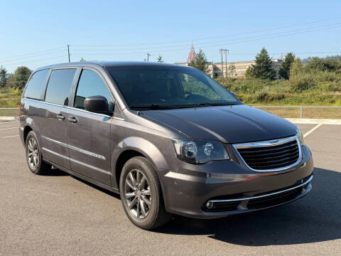 2015 Chrysler Town and Country S