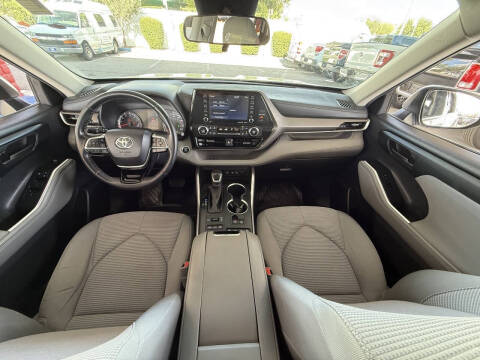 2021 Toyota Highlander LE