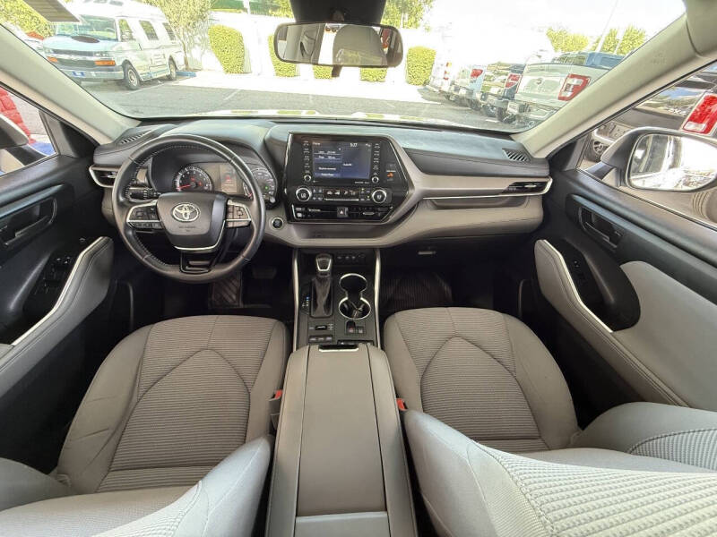 2021 Toyota Highlander LE
