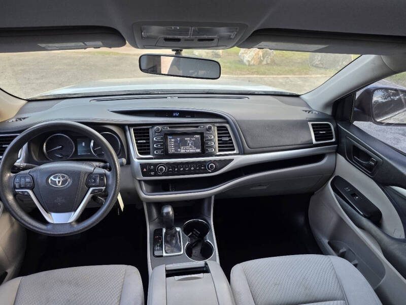 2015 Toyota Highlander LE