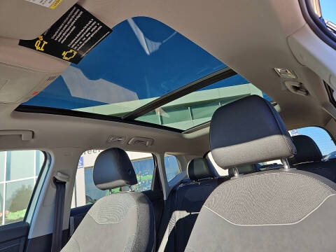 2026 Volkswagen Taos SE Black