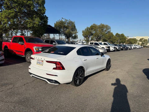 2021 Volvo S60 Recharge T8 R-Design Expression