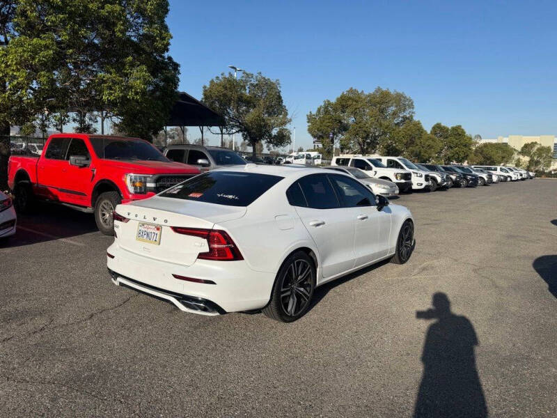 2021 Volvo S60 Recharge T8 R-Design Expression