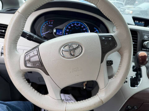 2013 Toyota Sienna XLE 7-Passenger