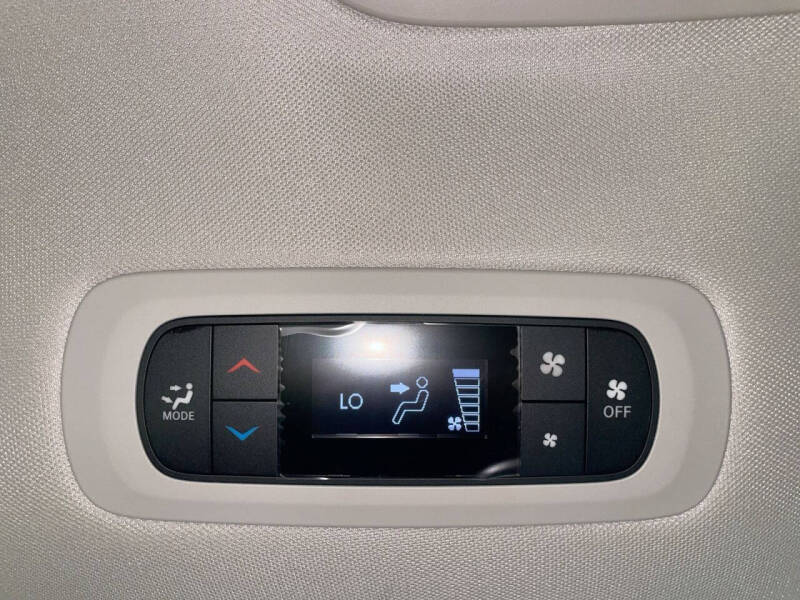 2024 Chrysler Voyager LX