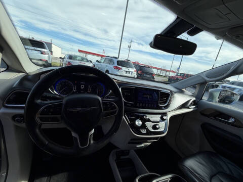 2017 Chrysler Pacifica Touring-L Plus