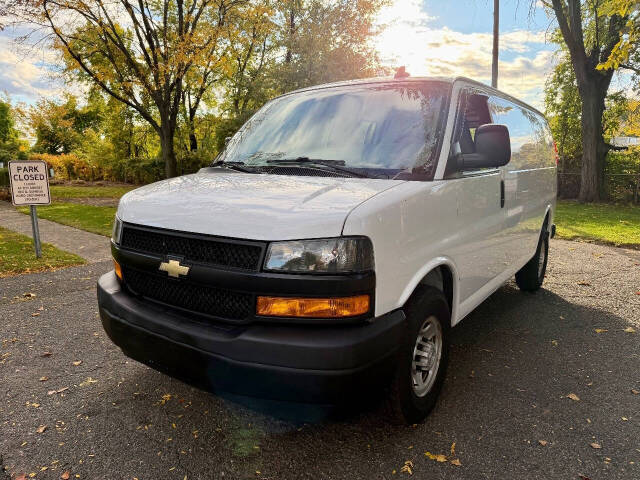 2019 Chevrolet Express Cargo Work Van's photo
