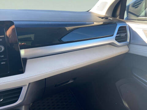 2025 Volkswagen Taos SE 4Motion