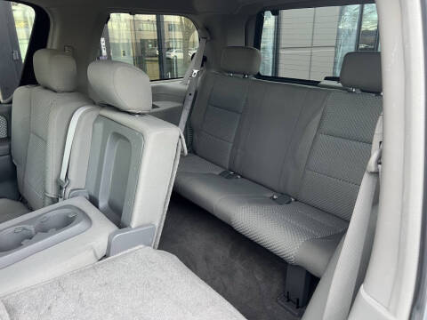 2004 Nissan Armada SE