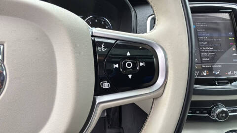 2020 Volvo XC90 T6 Momentum 6-Passenger