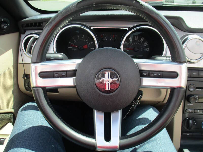 2006 Ford Mustang V6 Deluxe