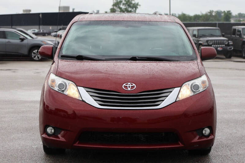 2012 Toyota Sienna XLE 7-Passenger Auto Access Seat