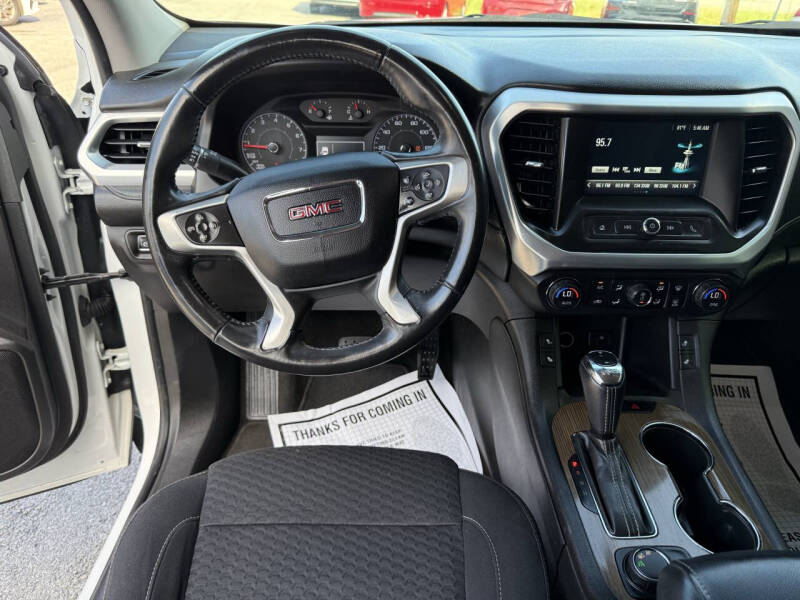 2017 GMC Acadia SLE-2