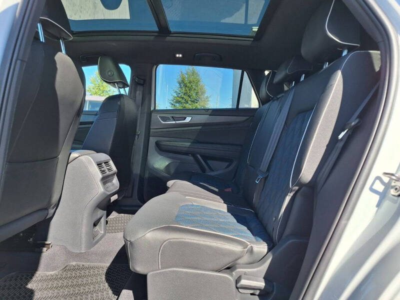 2026 Volkswagen Atlas Cross Sport SEL Premium R-Line 4Motion