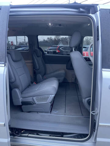 2010 Chrysler Town and Country Touring