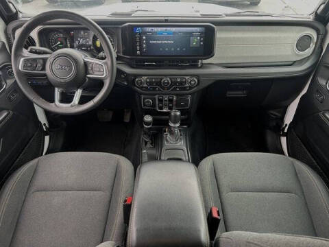 2024 Jeep Wrangler Sahara 4xe