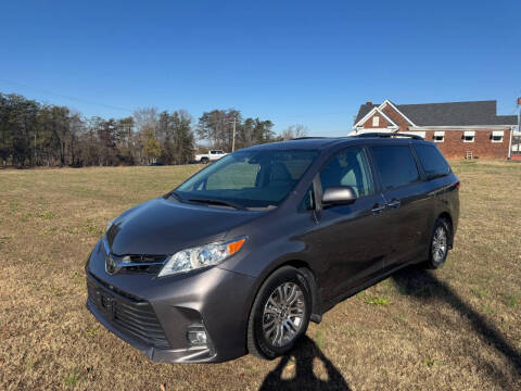 2020 Toyota Sienna XLE 8-Passenger