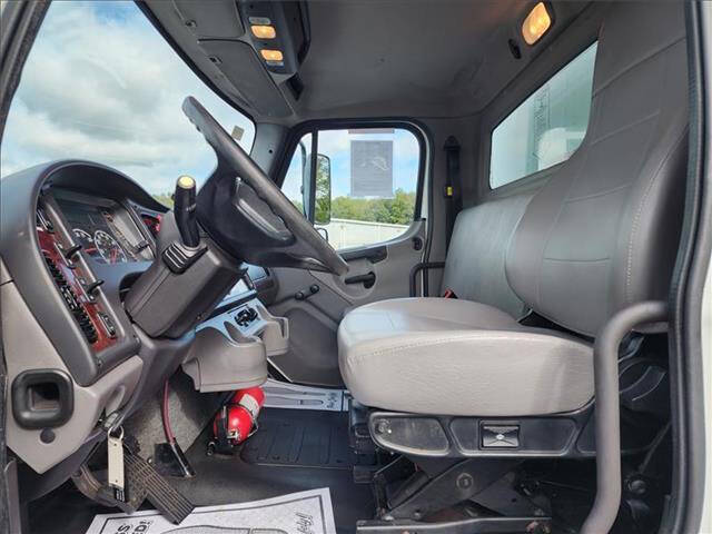 2018 Freightliner M2 106