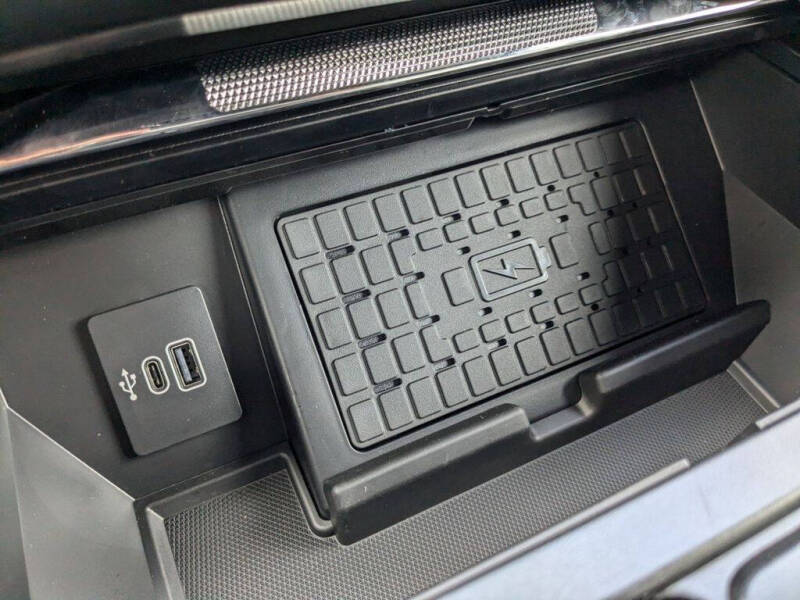 2025 Ford F-150 Lightning Platinum